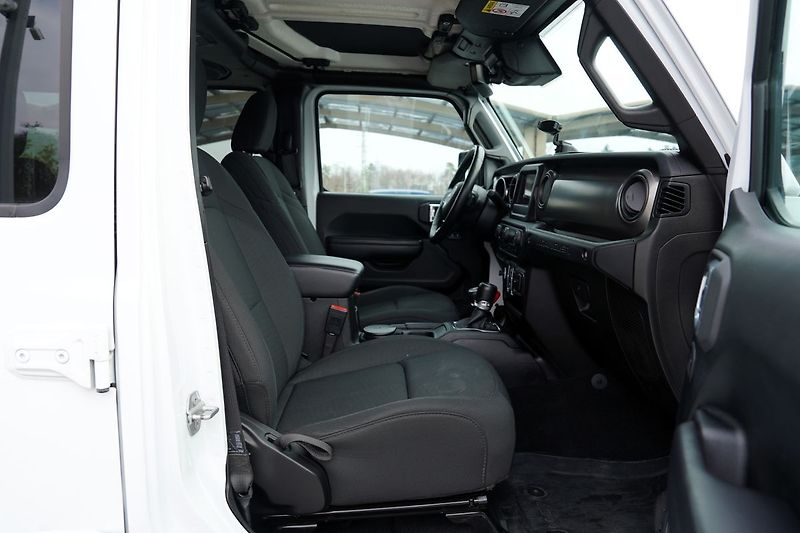 Jeep Wrangler 2.2 CRD/Sport/MultiJet/4x4/AT - fotka 31 z 44