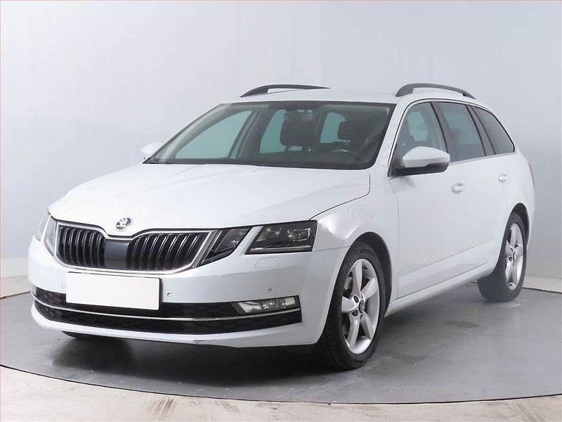 Škoda Octavia (2018) Ambition Plus 1.5 TSI, Navi - fotka 2 z 17