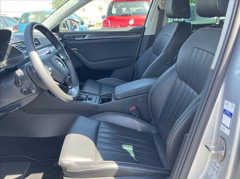 Škoda Superb 2,0 TDI DSG Premium Edition - fotka 10 z 42
