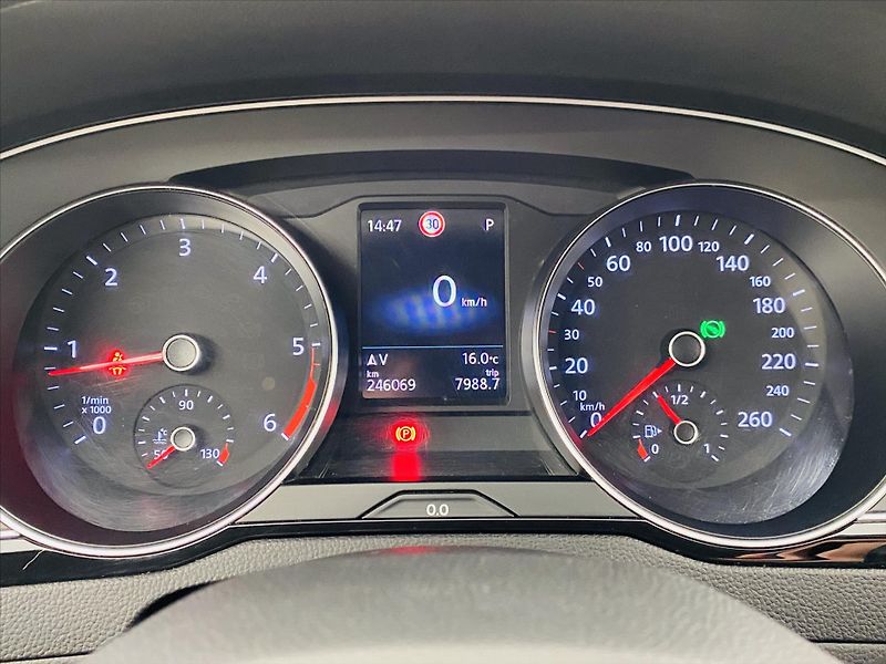 Volkswagen Passat 2,0 TDI DSG 4MOT 140 kW R-line - fotka 11 z 28