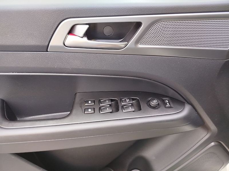 SsangYong Musso Grand Style 2,2 AWD M6 + rolet - fotka 21 z 25