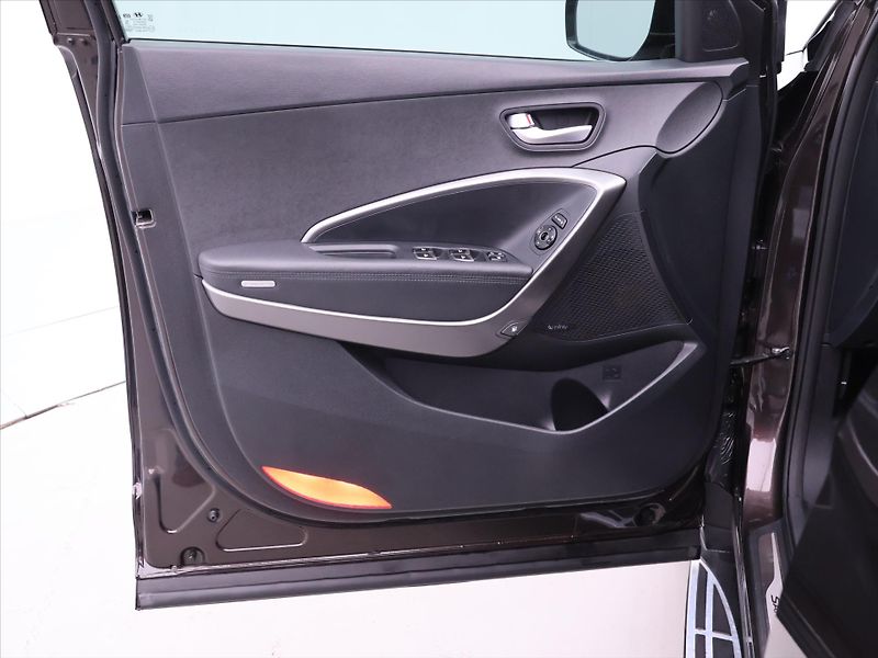 Hyundai Santa Fe 2,2 CRDI 147 kW Aut. 4x4 CZ - fotka 10 z 33
