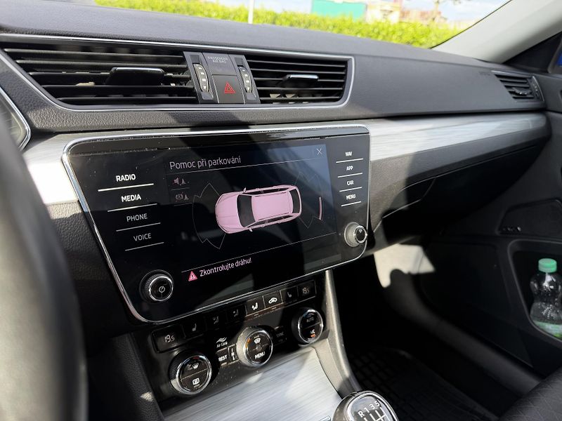 Škoda Superb (2022) 2.0 TDi 110 kW/manual/tažné - fotka 21 z 23