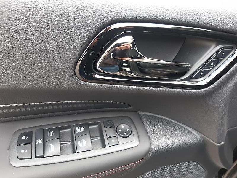 Dodge Durango (2026) 5,7 V8 HEMI  R/T 4x4 - fotka 25 z 48
