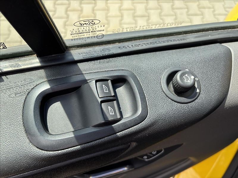 Ford Transit Custom 2,0 Mhev 77kW K.Van DPH L1 - fotka 20 z 32