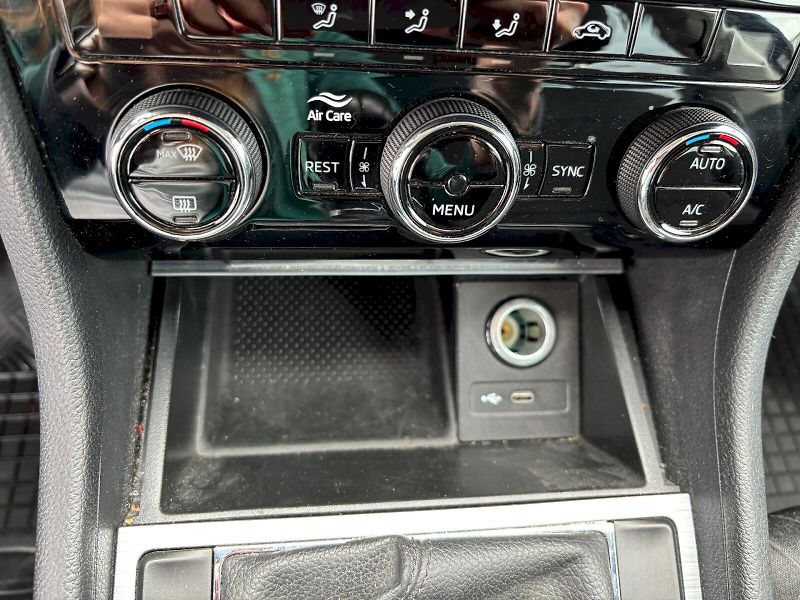 Škoda Superb (2022) GRT AMB TS 110/1.5 M6F - fotka 28 z 42
