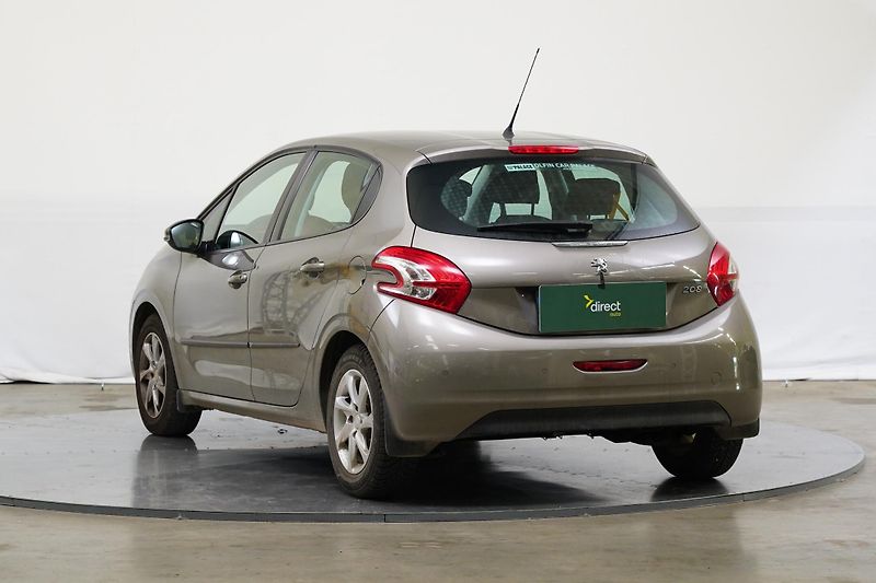 Peugeot 208 - fotka 4 z 6