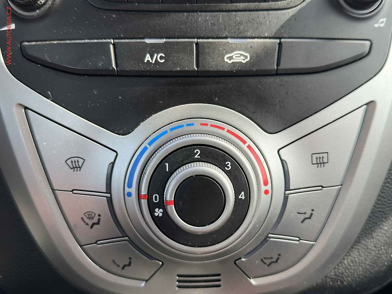 Hyundai ix20 (2017) 1.4i, 1.maj,ČR, Klima - fotka 16 z 19