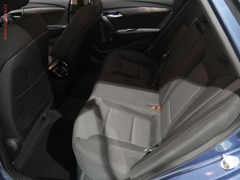 Hyundai i40 (2014) 1.7 CRDi, AT, navi, kamera, - fotka 10 z 21