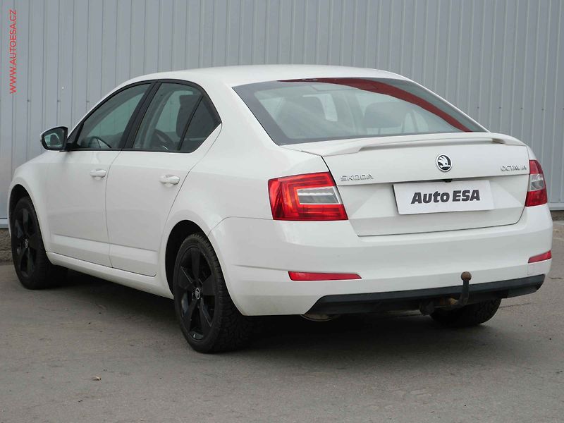 Škoda Octavia (2015) 2.0 TDi, ČR, Ambition - fotka 6 z 20