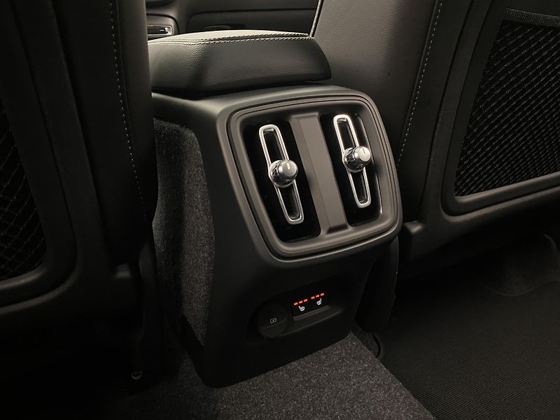 Volvo XC40 (2026) B4 AUT DARK PLUS - fotka 64 z 65