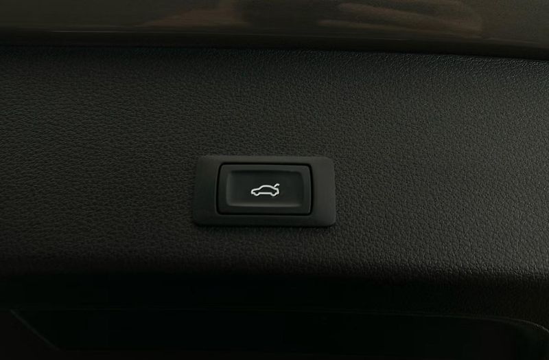 Audi Q8 e-tron 55 Quattro Kam. Bílý interiér - fotka 15 z 27
