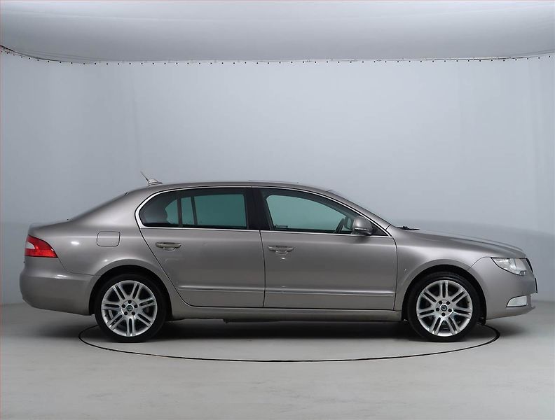 Škoda Superb (2008) 2.0 TDI, Automat, Serv.kniha - fotka 6 z 19