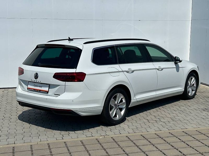 Volkswagen Passat Business 2,0 TDI 4M DSG - fotka 2 z 30