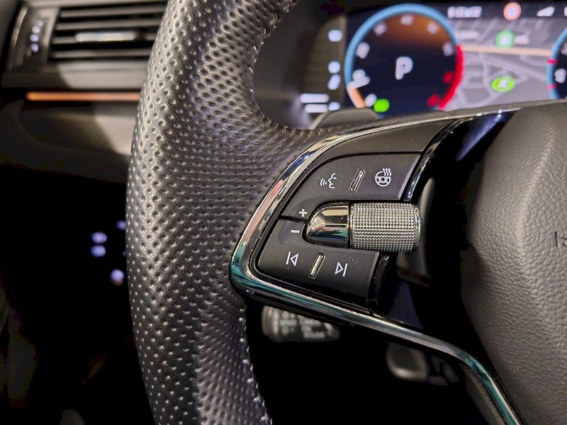Škoda Superb (2023) Combi 2.0 TSI 140 kW DSG Sport - fotka 8 z 32