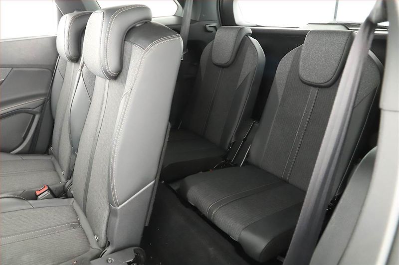 Peugeot 5008 (2019) PureTech 180 - fotka 14 z 21