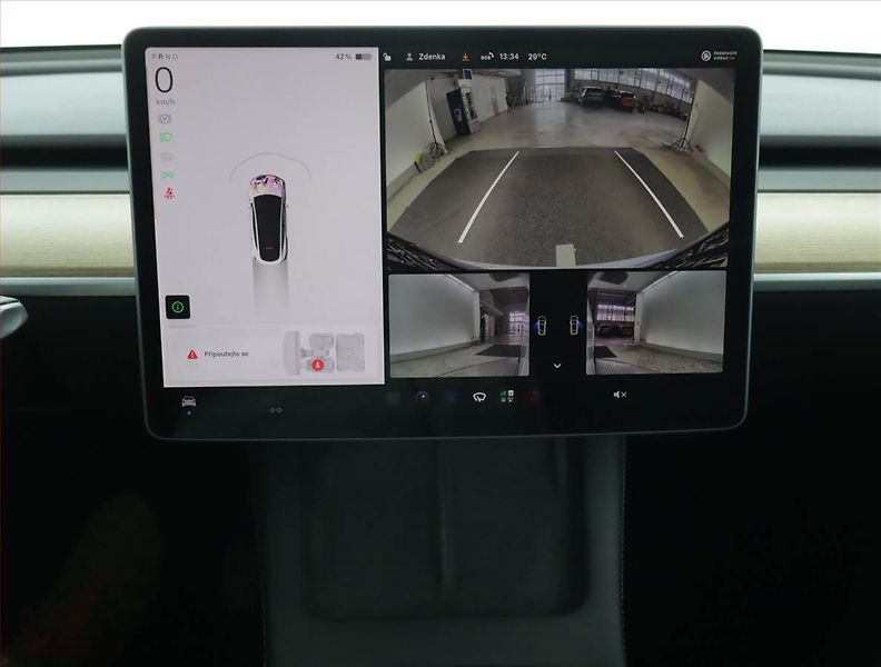 Tesla Model Y (2022) Long Range AWD 75kWh, SoH 89% - fotka 18 z 23
