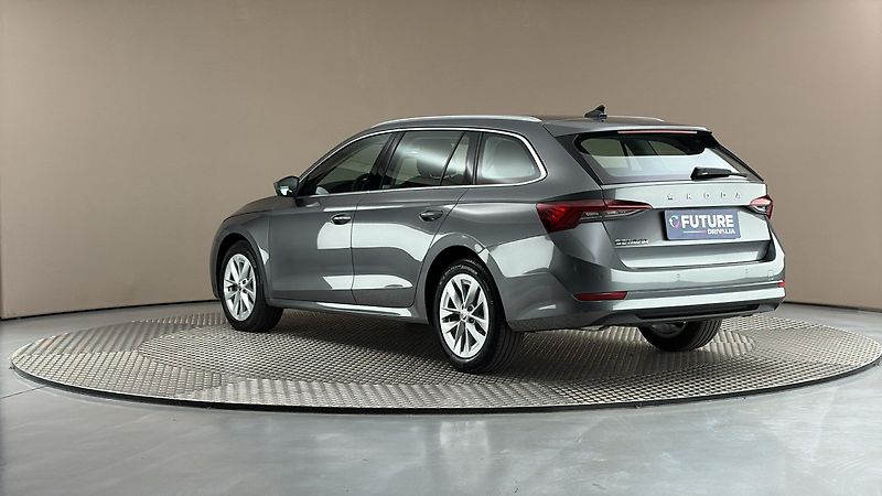 Škoda Octavia 2.0 TDI Style Combi - fotka 2 z 24