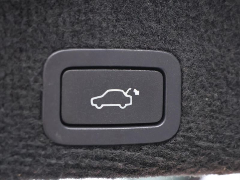 Volvo XC60 2,4 D3 120kW Momentum AWD AUT - fotka 10 z 33
