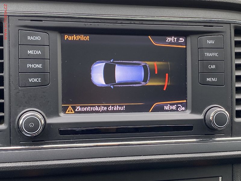 Seat Leon (2014) 2.0 TDi, FR, TZ, park.asist - fotka 15 z 17