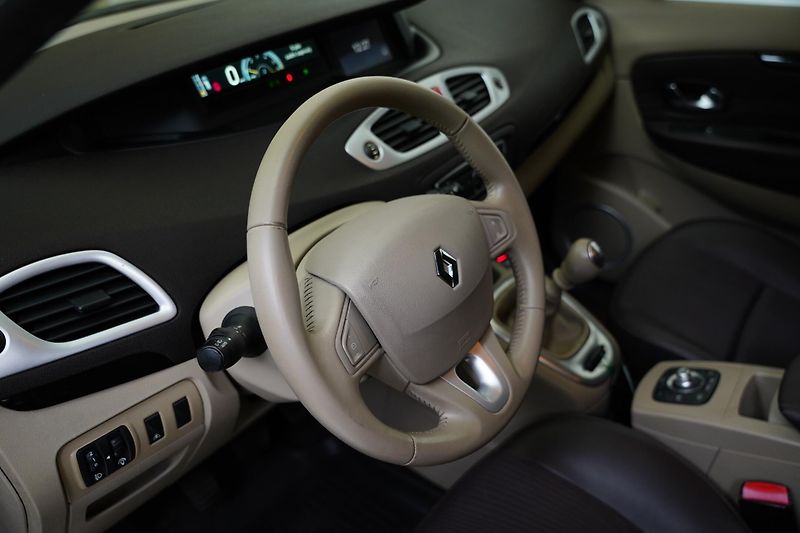 Renault Scénic - fotka 13 z 24