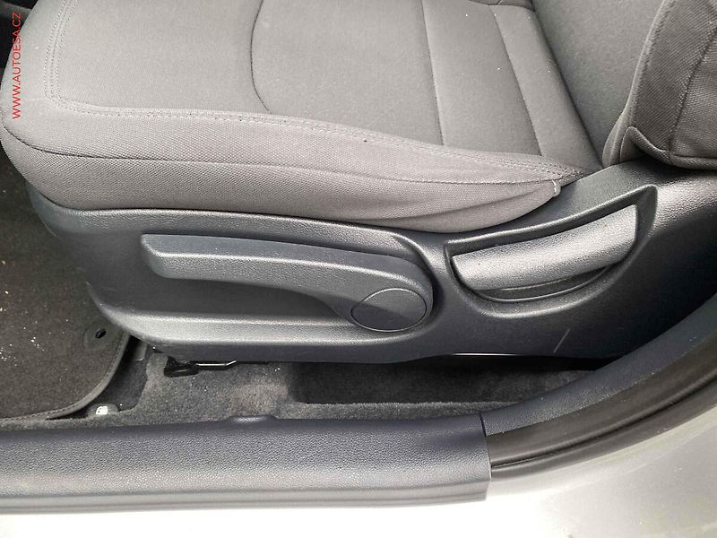 Kia Rio (2015) 1.4i, Edition, navi, kamera - fotka 14 z 18