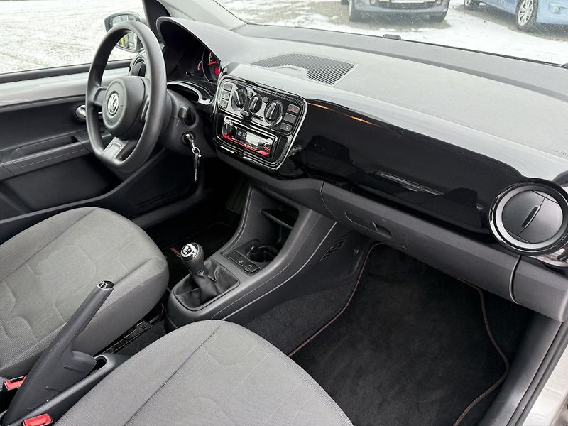 Volkswagen up! 1.0MPi 44kW Klima - fotka 10 z 16