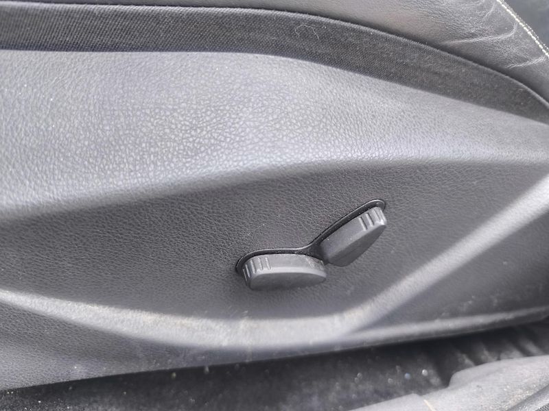 Ford Focus 2.0TDCI103KW,MAX VÝBAVA,KRÁSNÝ - fotka 21 z 27