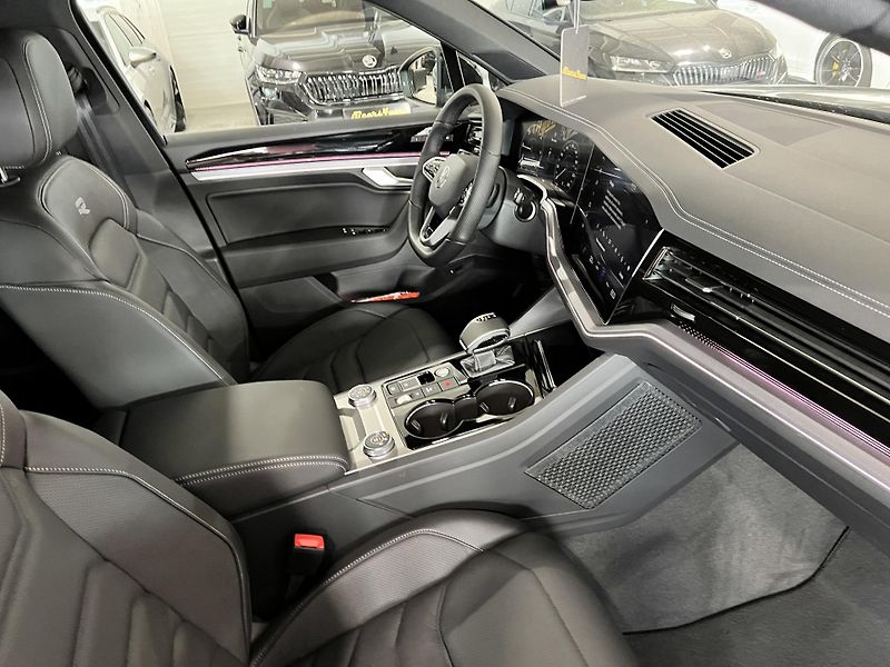 Volkswagen Touareg (2024) 3.0 TDI 210kW R-LINE EXCLUSIVE - fotka 37 z 56