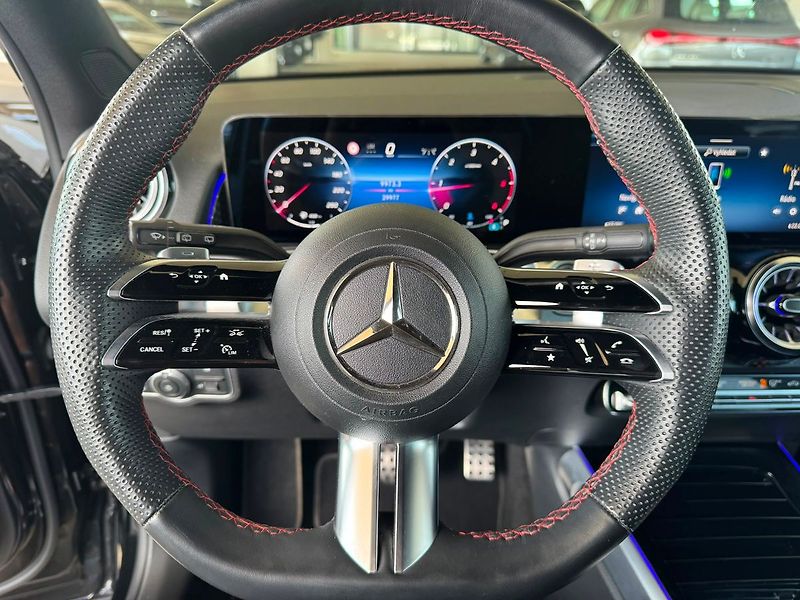 Mercedes-Benz GLB 200d 4MATIC - fotka 14 z 20