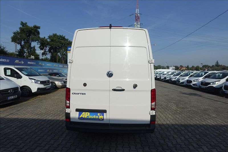 Volkswagen Crafter 2,0 TDi  L2H2 KLIMA SERVISKA - fotka 10 z 38