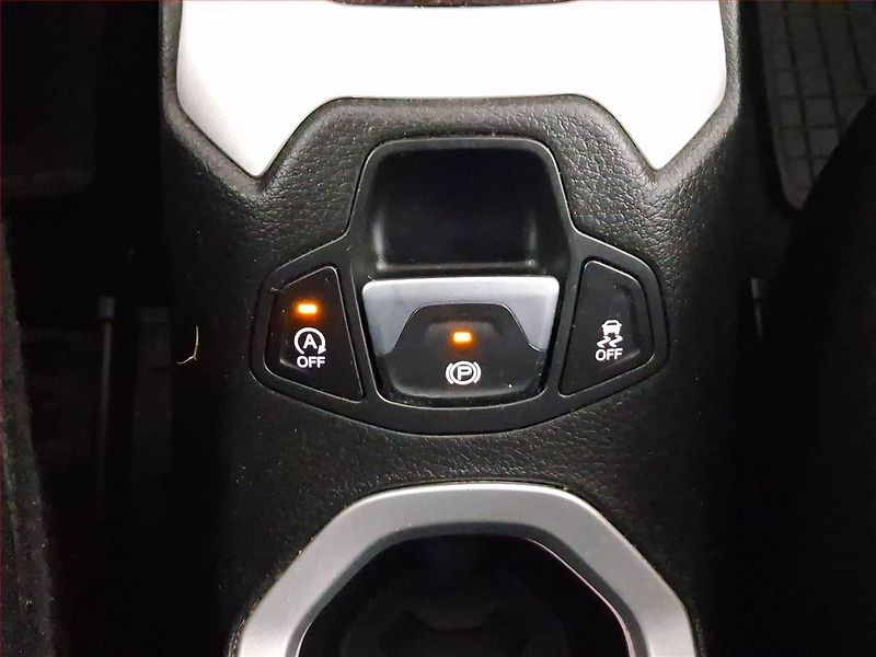 Jeep Renegade (2016) 1.6 MultiJet, Tempomat - fotka 19 z 20