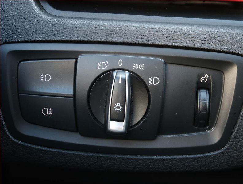 BMW X1 (2015) xDrive20i, 4X4, Automat - fotka 17 z 21