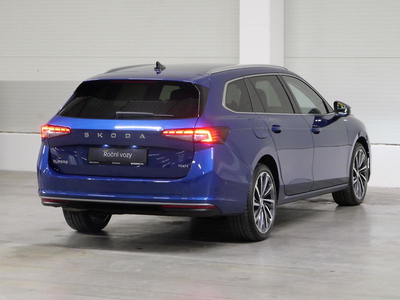 Škoda Superb - fotka 2 z 25