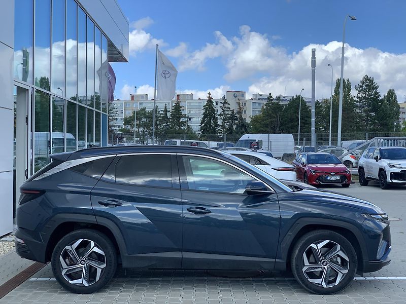Hyundai Tucson SMART HEV 1.6 T-GDi 169kW AT - fotka 10 z 32