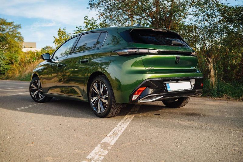 Peugeot 308 (2022) Allure Hybrid 180 - fotka 6 z 26