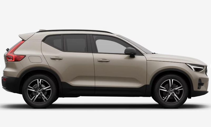 Volvo XC40 (2026) B3 AUT DARK PLUS - fotka 10 z 18