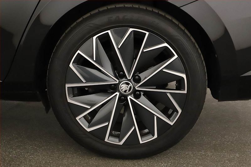 Škoda Superb (2022) Laurin&Klement 2.0 TDI - fotka 18 z 18