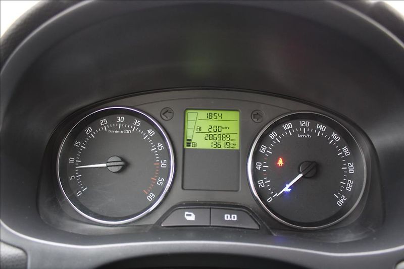 Škoda Fabia 1,6 TDi  KLIMA, STK 10/2028 - fotka 15 z 20