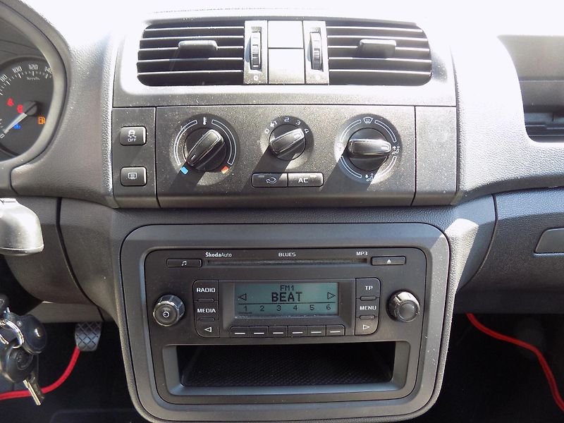 Škoda Roomster 1,2 TSI 63 KW ACTIVE, KLIMA - fotka 32 z 54