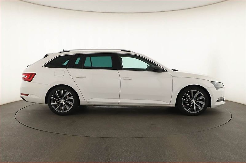 Škoda Superb (2017) Laurin&Klement 2.0 TDI, Kůže - fotka 6 z 20