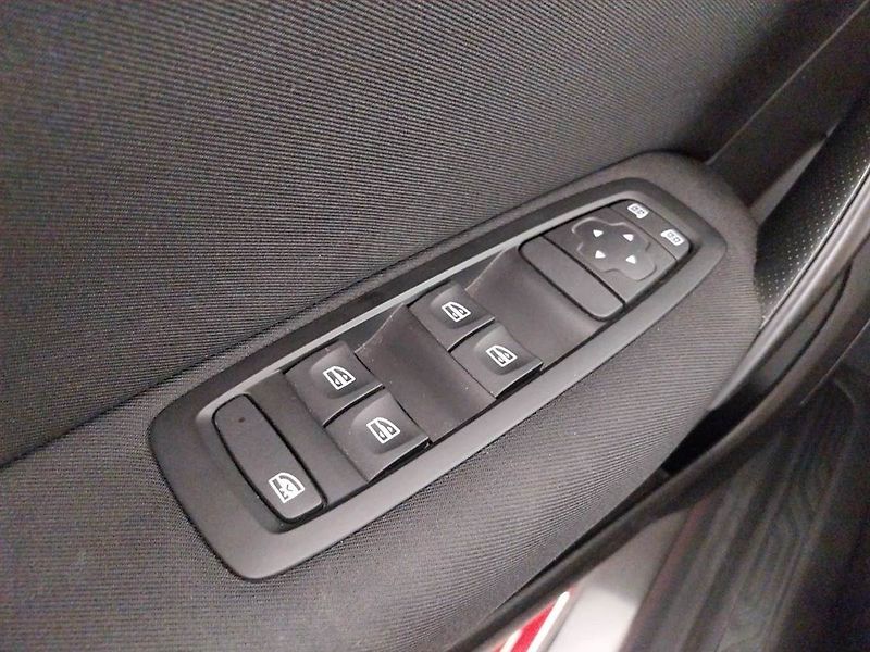 Renault Mégane (2017) Limited 1.2 TCe, Serv.kniha - fotka 26 z 27