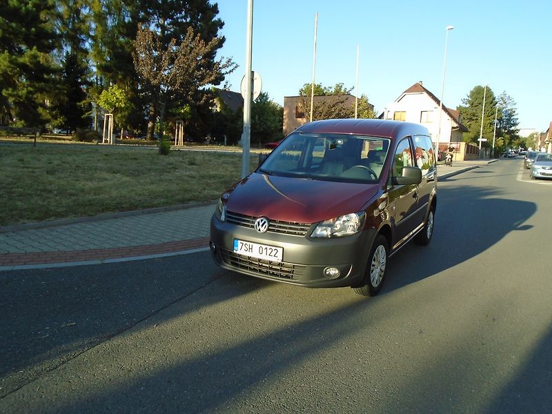 Volkswagen Caddy (2013) 1.6 TDI, 5.Míst ,Klima - fotka 2 z 22
