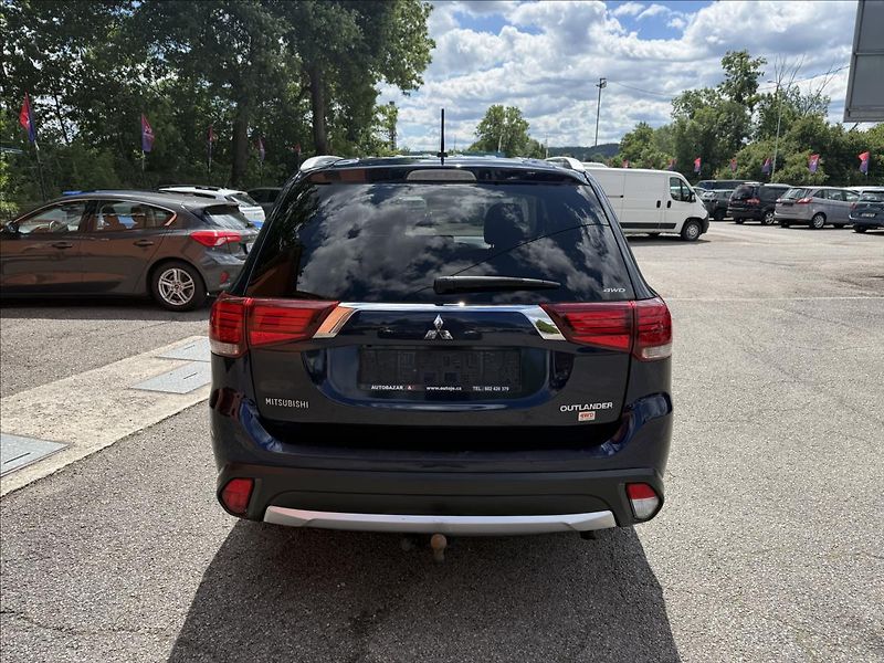 Mitsubishi Outlander 2,3 DI-D - fotka 6 z 31