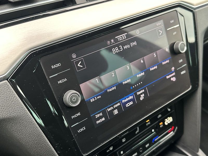 Volkswagen Passat Variant (2023) 2.0 TDI 4Motion DSG R-Line - fotka 14 z 35