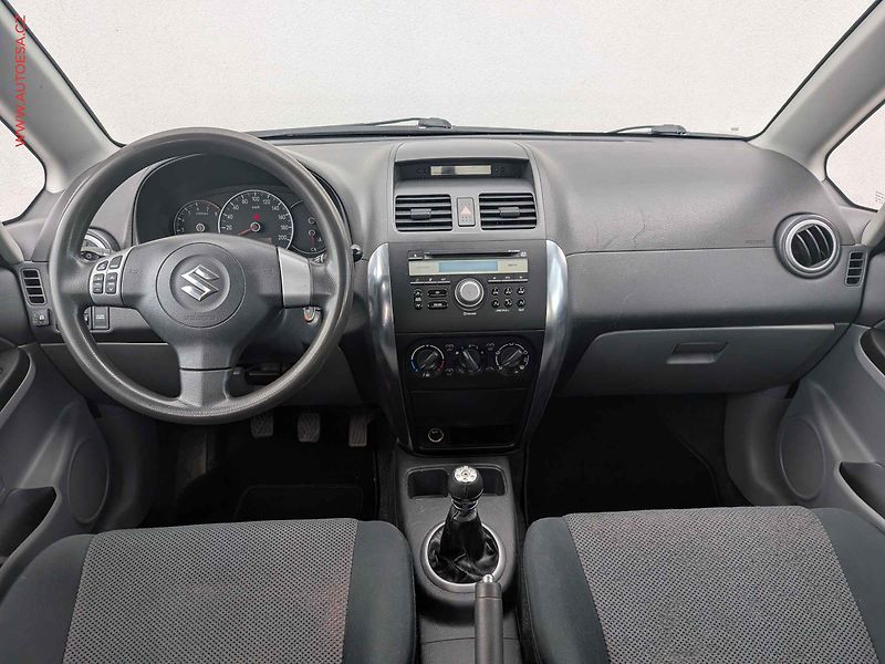Suzuki SX4 (2007) 1.6 i 4x4, AC - fotka 8 z 14