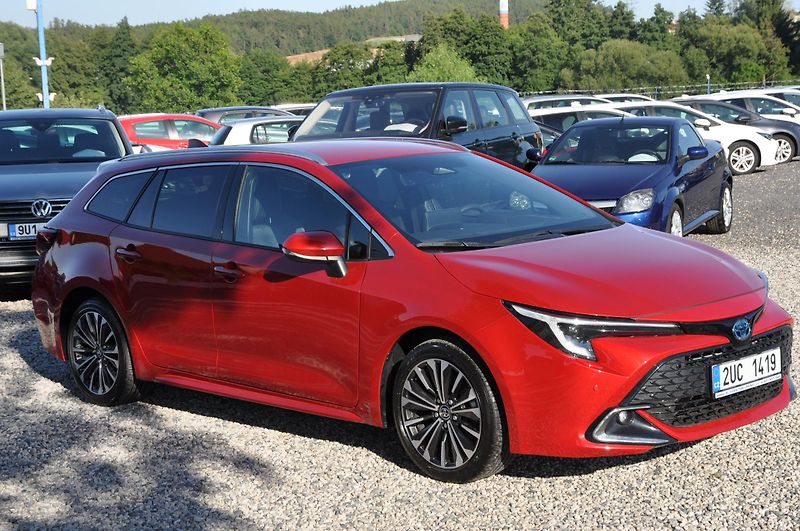 Toyota Corolla 1.8 Hybrid KOMBI - fotka 2 z 18