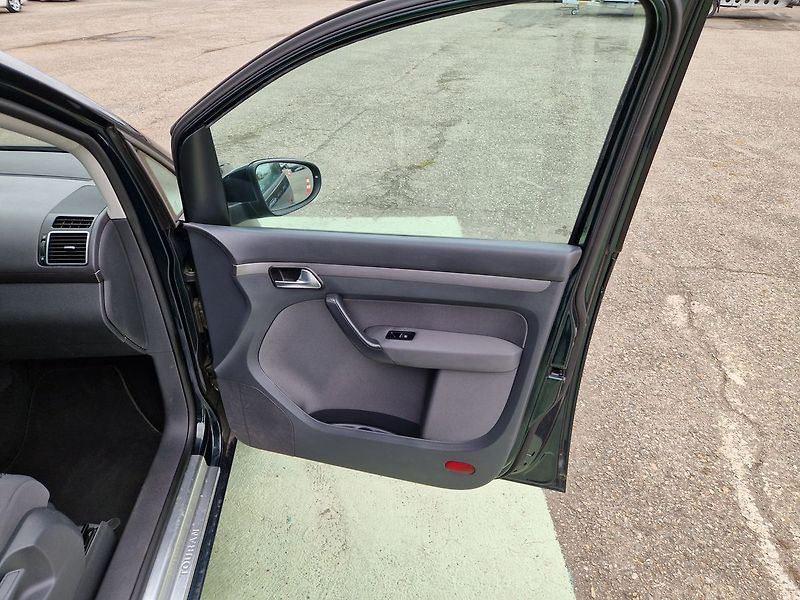 Volkswagen Touran Comfortline 1.2 TSI 7 míst - fotka 29 z 35