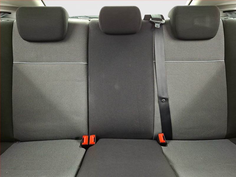 Ford Focus (2011) 1.6 16V, nová STK, zamluveno - fotka 10 z 13