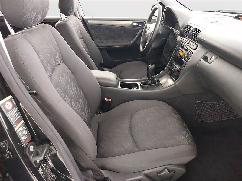 Mercedes-Benz Třídy C (2003) Avantgarde C 180 Kompressor - fotka 9 z 20